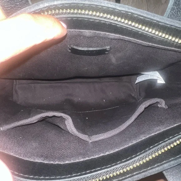 Madewell Small Transport
Leather Crossbody
Tote - Picture 12 of 13